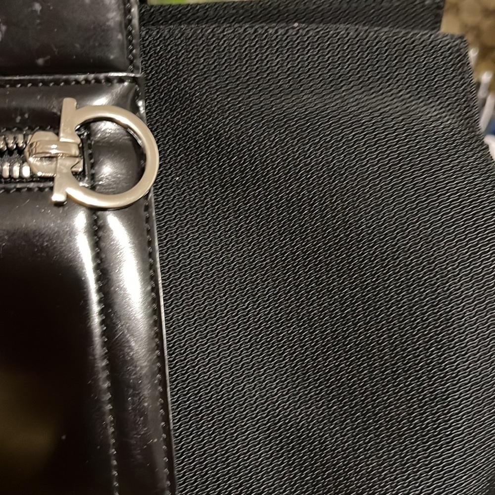 Salvatore Ferregamo tote with dust bag. - Picture 5 of 8